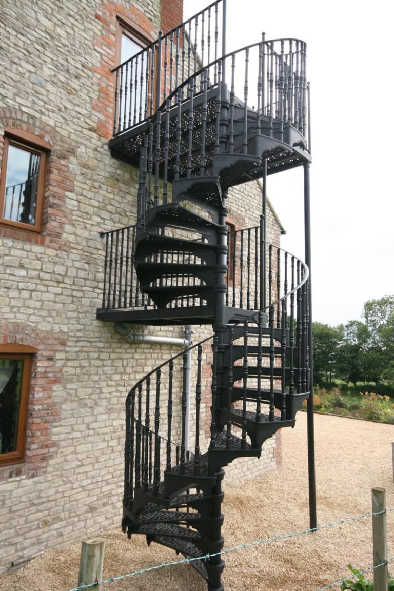 Double flight Victorian Spiral Staircase Reeded - Elite Spiral Staircases
