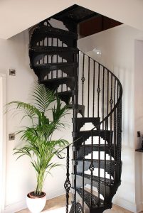 Full view of cast spiral through square hole using basket and double twist spindles